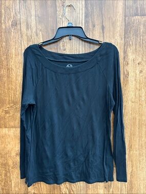 Women’s Black Long-Sleeve Scoop Neck Tee by Westport 1962